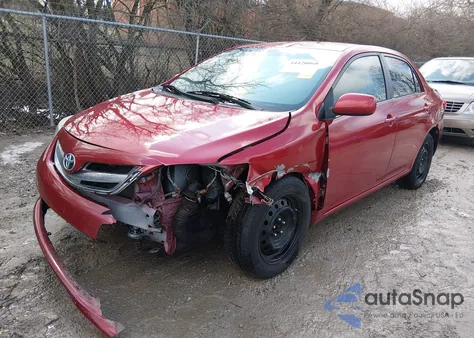 2013 Toyota Corolla Le z USA, uszkodzony, nr VIN 2T1BU4EE2DC965947